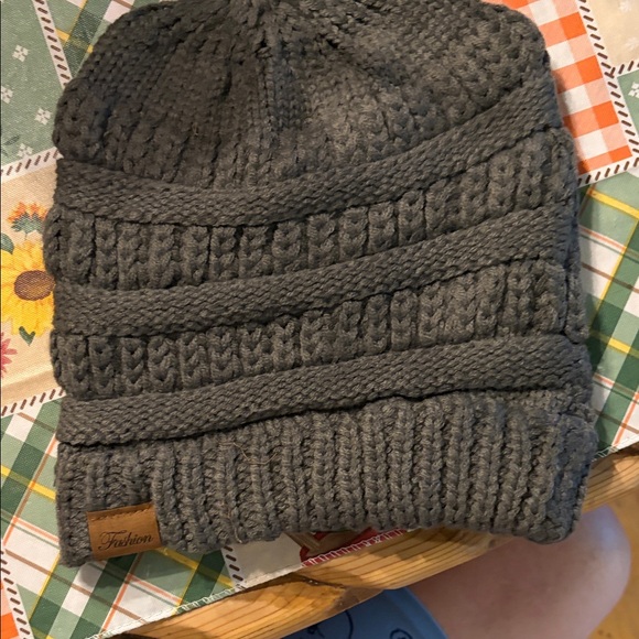 No Brand Accessories - Women’s Grey knit beanie